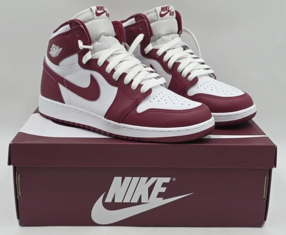 Nike Air Jordan 1 Retro High OG Team Red Sneakers
